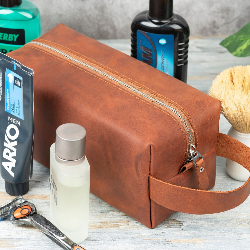 Brown leather toiletry bag 